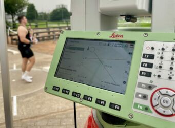 Kugelstossen: Display von einem Leica Tachymeter TS16 mit der Athletics App